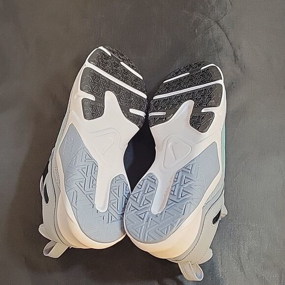 BRAND NEW LEGEND ESSENTIALS CROSS TRAINING WOMEN"S SNEAKERS - Picture 8 of 14